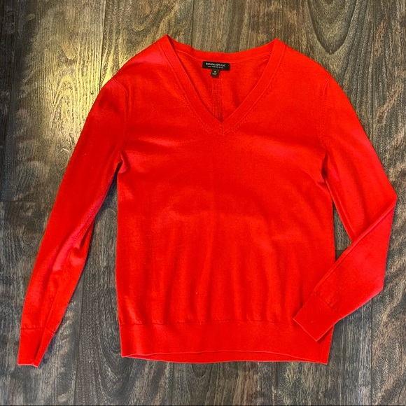 Banana Republic Sweaters - Banana Republic V-Neck Sweater